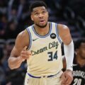 Antetokounmpo se lesionó y estará un mes fuera en medio de rumores sobre su posible salida