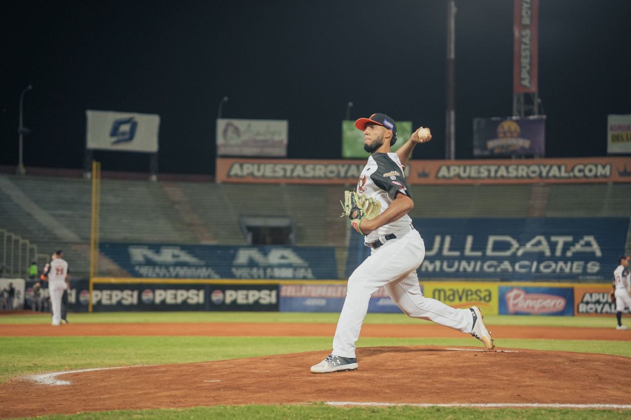 Águilas logró el triunfo ante Leones en el Luis Aparicio 