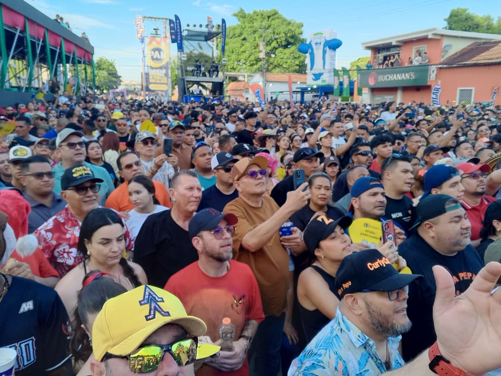 Marabinos despiden el 2025 al son de las gaitas en el Pozón del Saladillo