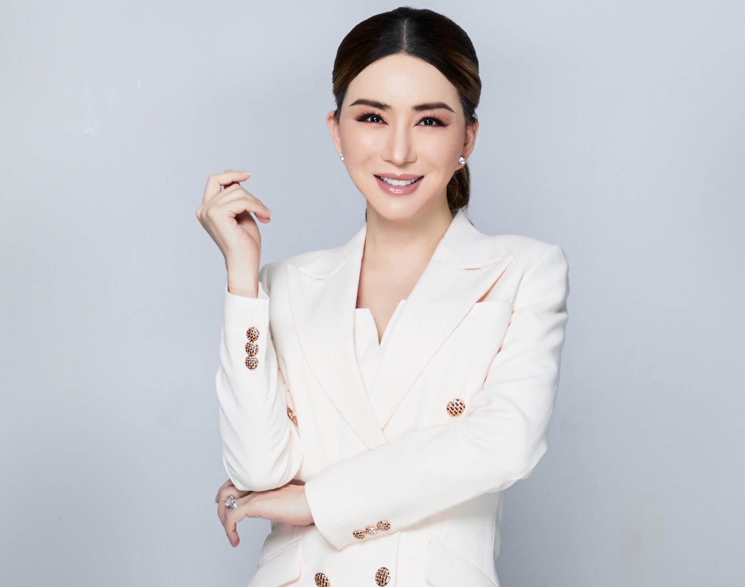 Condenan a 2 años de cárcel a dueña del Miss Universo en Tailandia