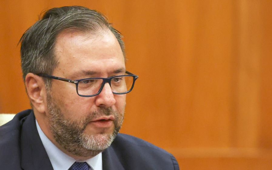 Canciller Gil transmite alerta de Maduro: 