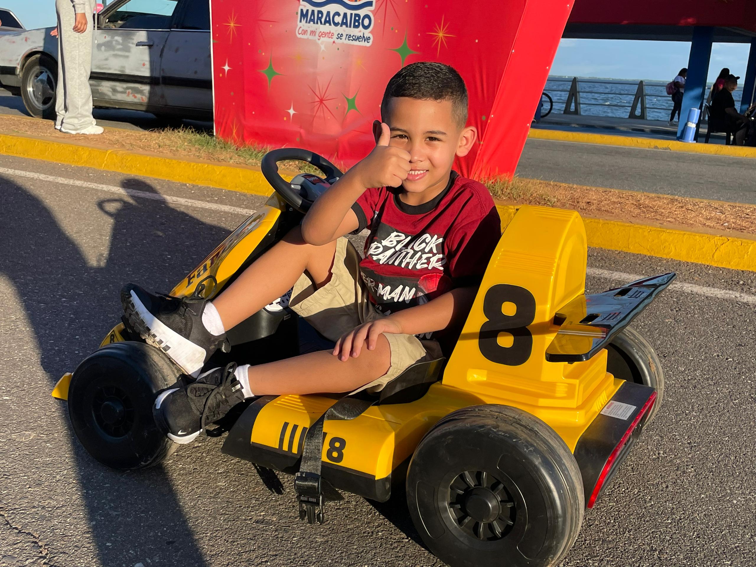Niños estrenan sus regalos de San Nicolás: Los parques Ana María Campos y Vereda del Lago se llenan de alegría