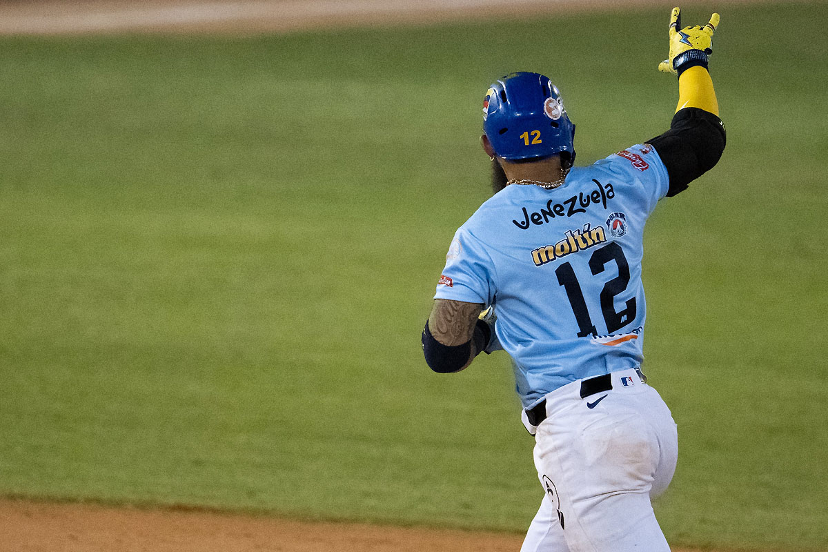 Rougned Odor repite como héroe y da la victoria al Magallanes que se mete en la clasificación