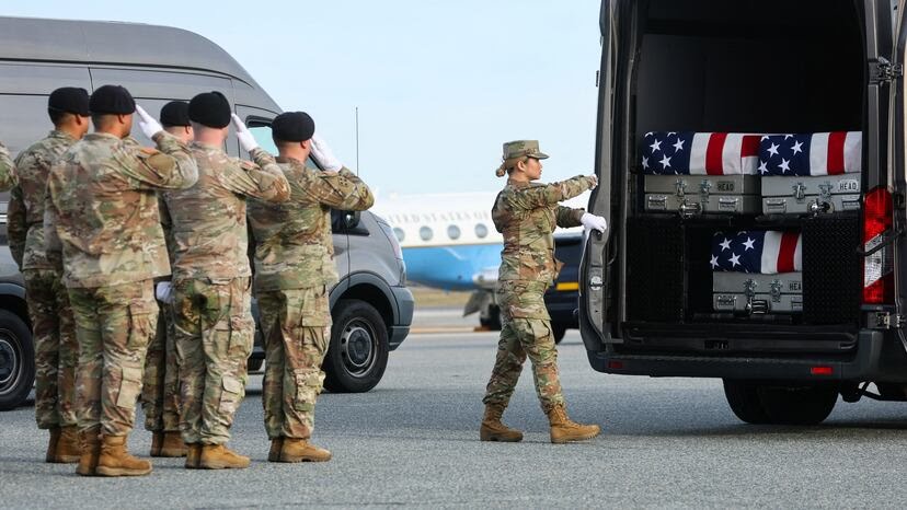 Estados Unidos ataca objetivos de ISIS en Siria tras muerte de soldados