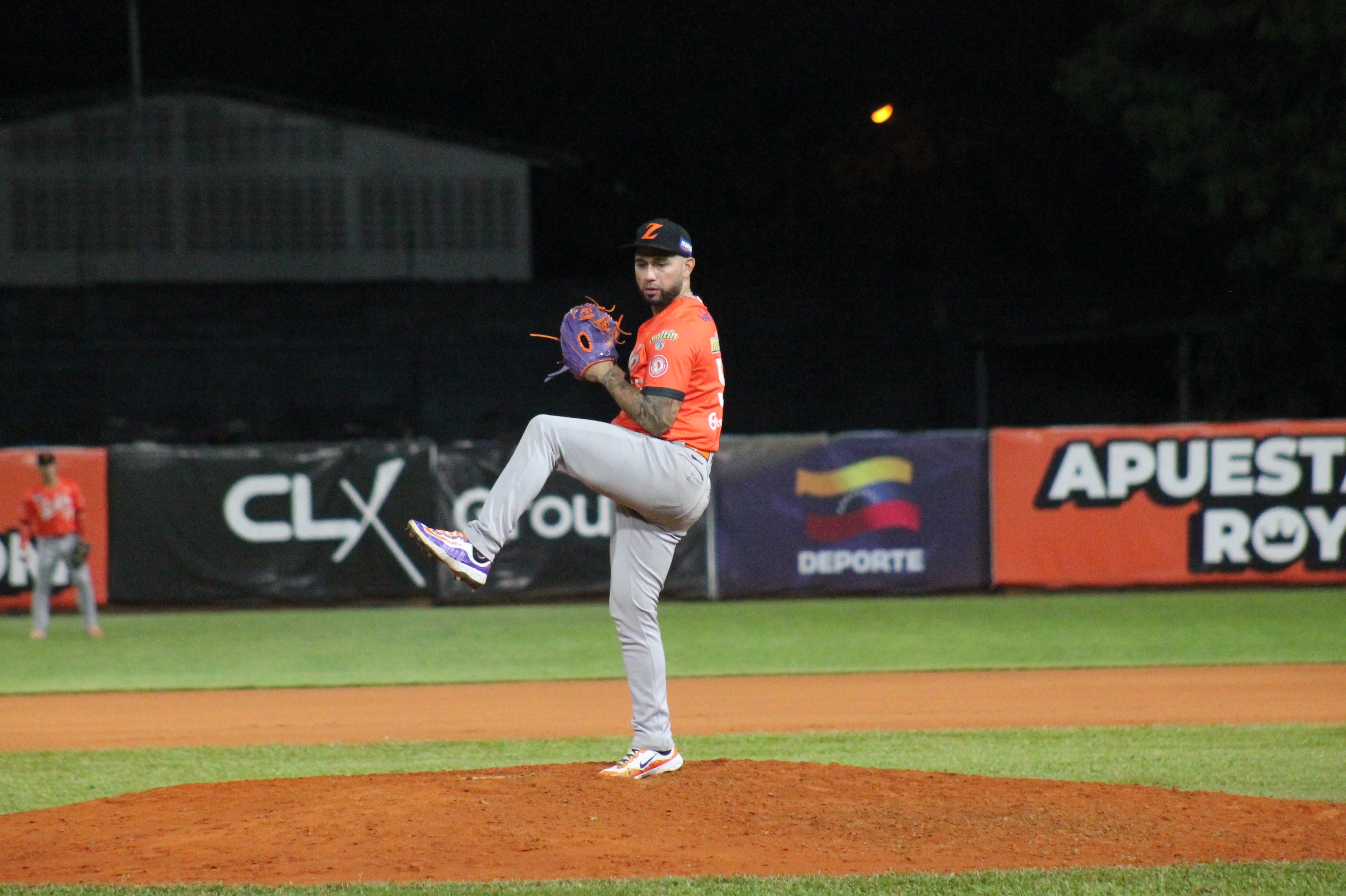 ¡La noche de Silvino Bracho! Se convirtió en el líder histórico en salvados de Águilas del Zulia y llegó a 200 ponches