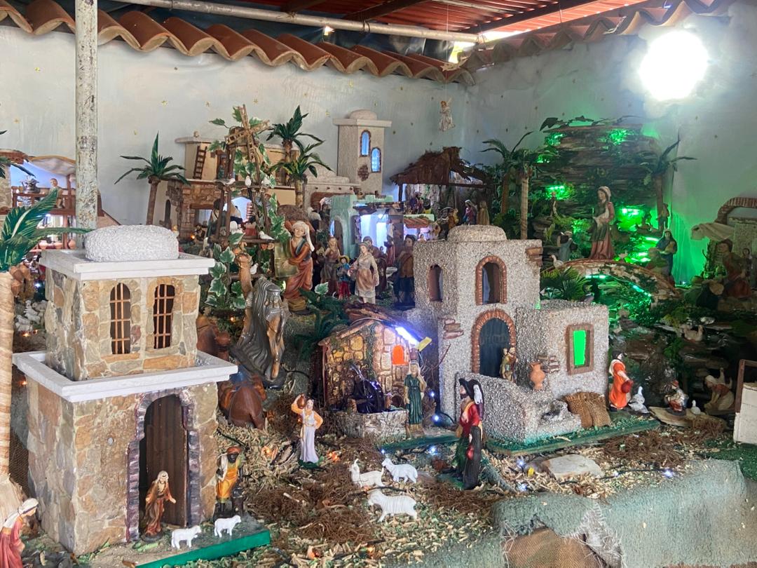 Rodolfo Araujo mantiene viva la tradición familiar del Pesebre desde hace 60 años en La Trinidad