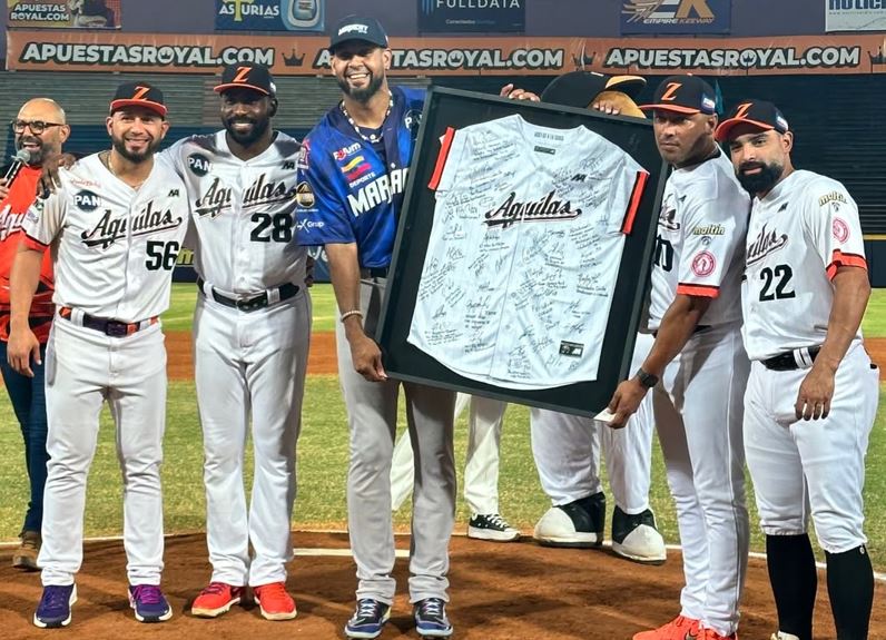 Águilas del Zulia rindió homenaje a José “Cafecito” Martínez en su despedida del béisbol
