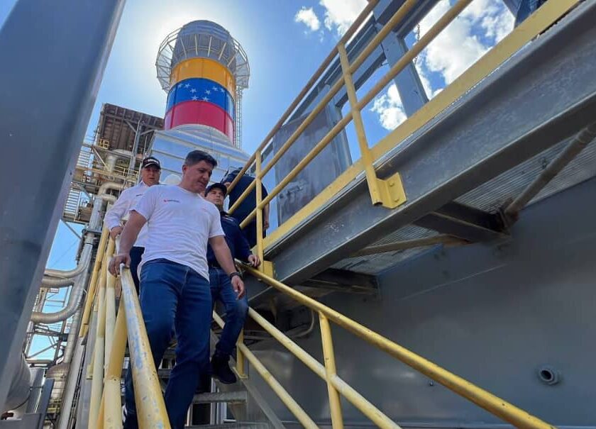 Ministro Márquez inspecciona rehabilitación de unidades de generación en Zulia