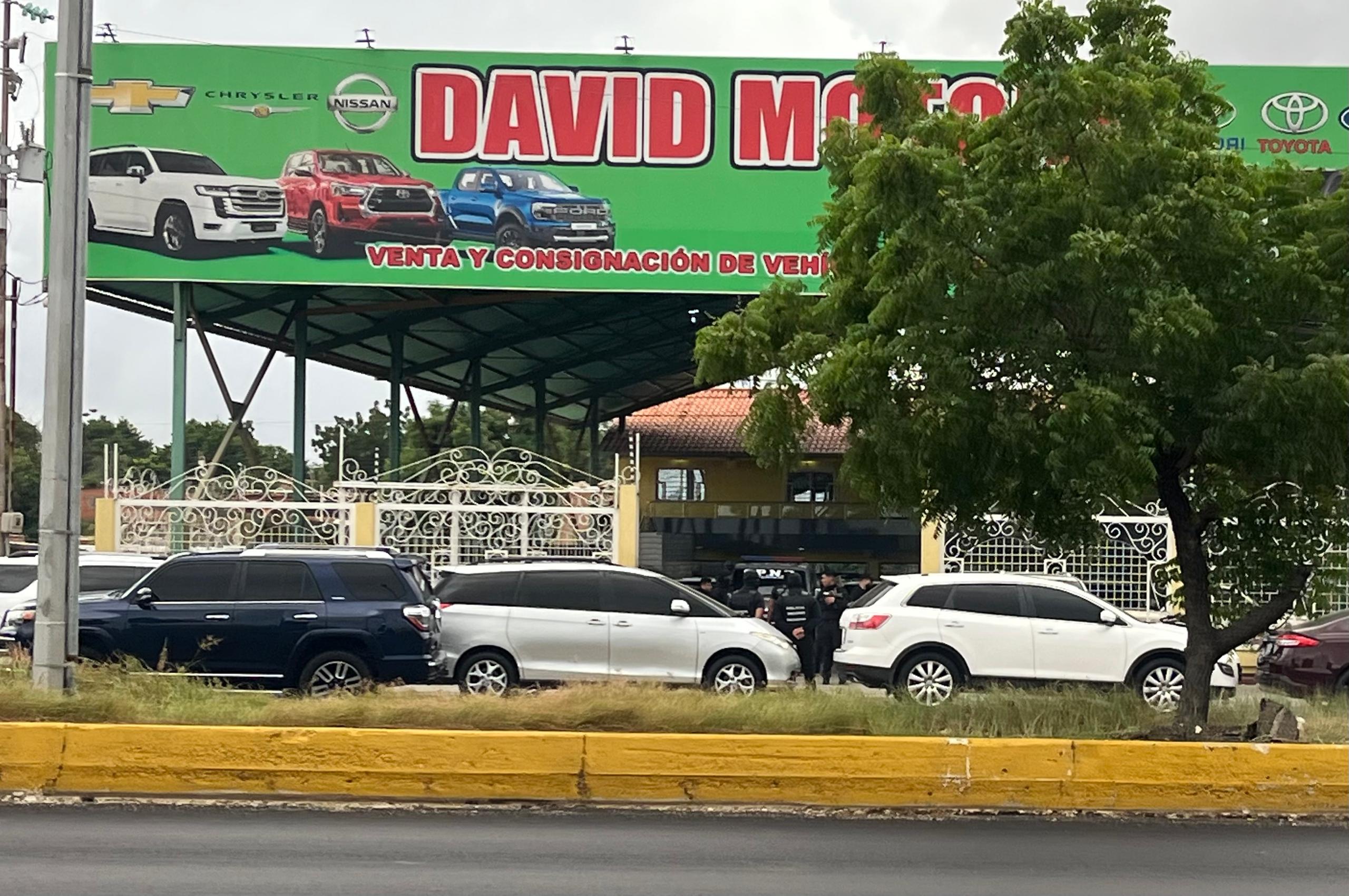 Allanan venta de motos, carros y mueblería en la circunvalación uno de Maracaibo