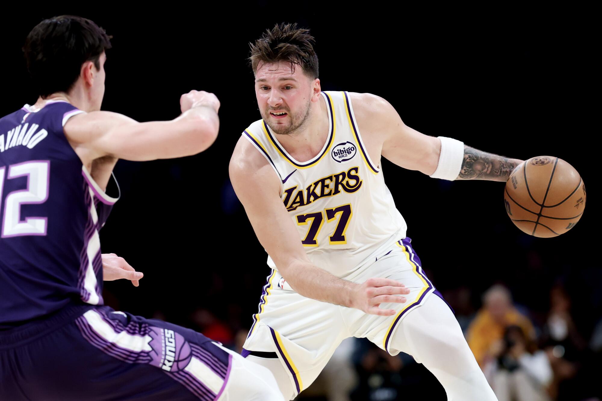 Los Lakers frenan su mala racha con contundente triunfo sobre los Kings