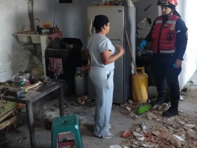 Cinco heridos y el derrumbe de una casa dejó explosión de una bombona de gas en Caracas