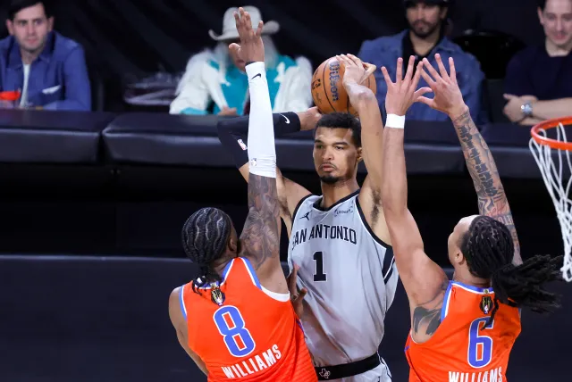 Wembanyama regresa para conducir triunfo de Spurs sobre Thunder y avanzar a la final de la Copa NBA