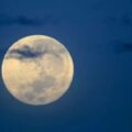El primer evento astronómico del 2026 será el 3 de enero: La luna del lobo