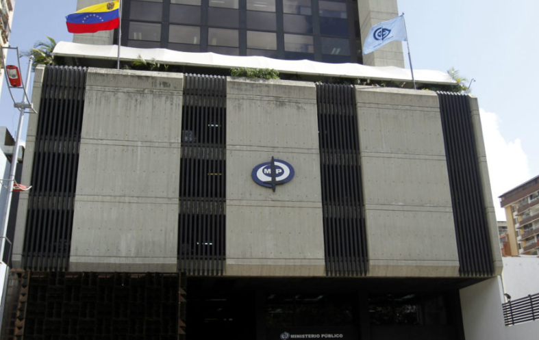 Tras las rejas cuatro fiscales por presunta corrupción en el país