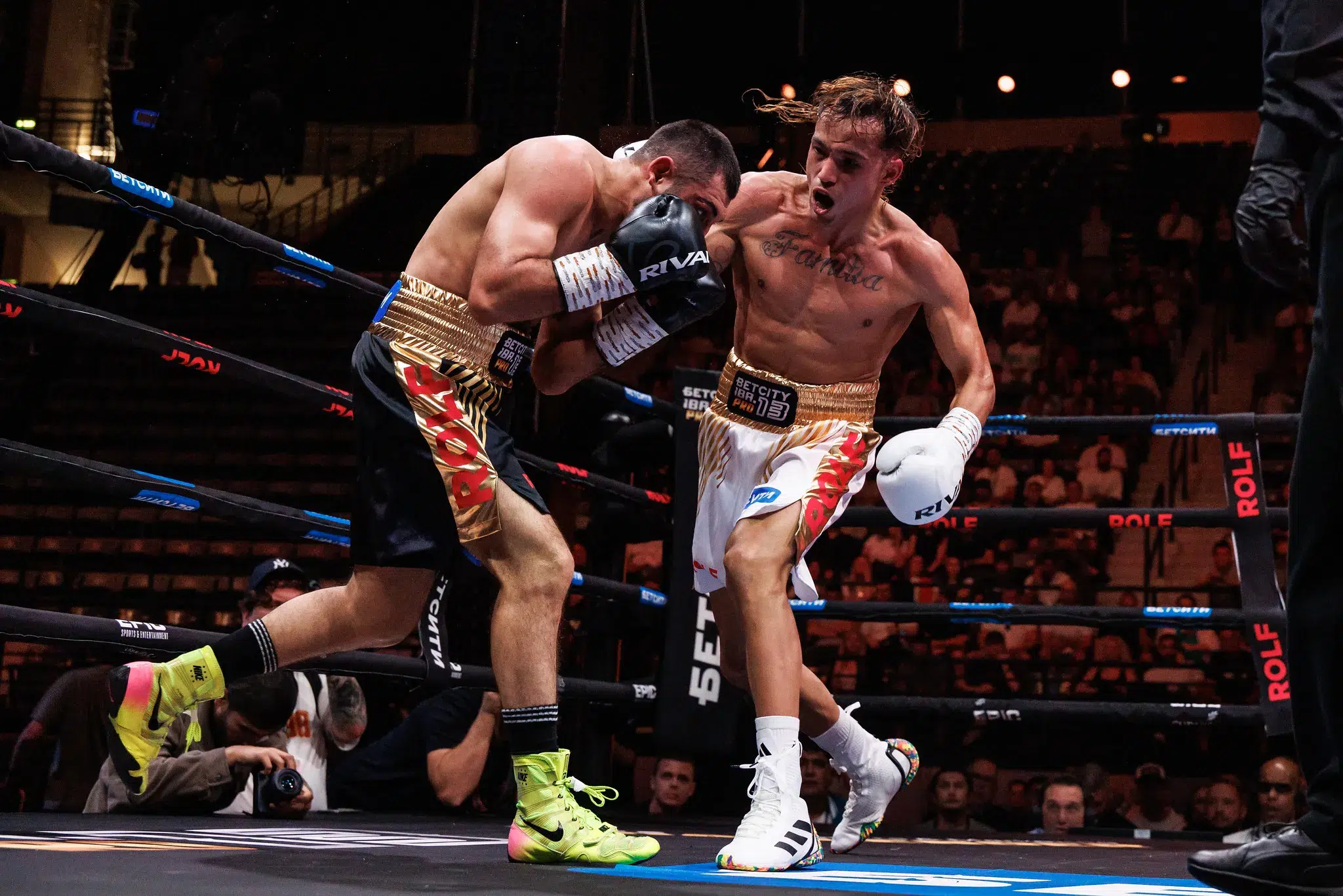 El venezolano Yoel Finol retiene su título mundial IBA en Dubái y mantiene su invicto profesional