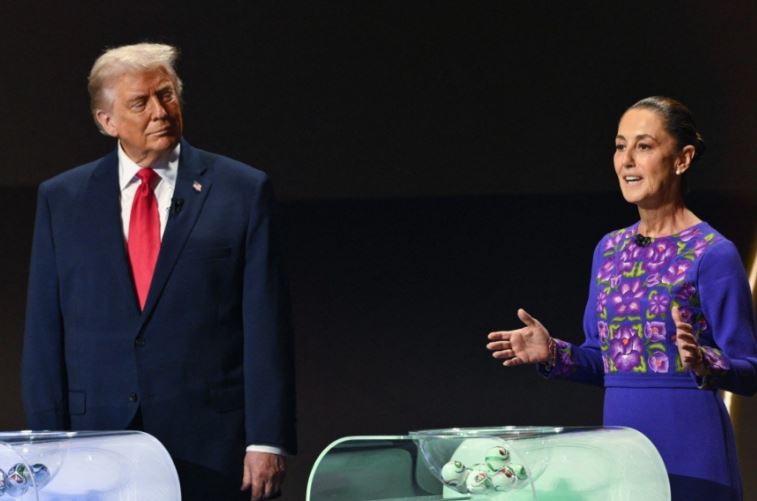 Donald Trump y Claudia Sheinbaum se ven en persona durante la ceremonia del sorteo del Mundial 2026