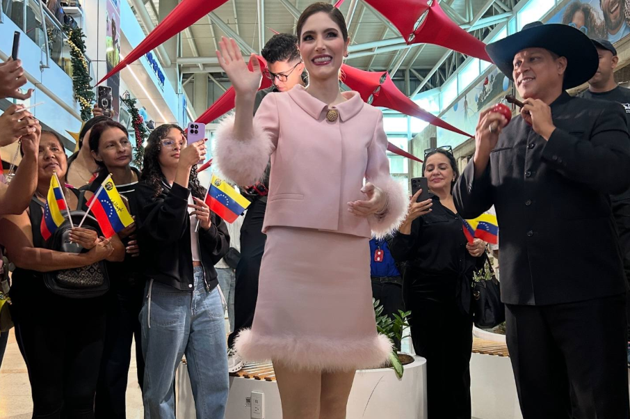 Stephany Abasali arribó al país para coronar a la próxima Miss Venezuela este 4-Dic