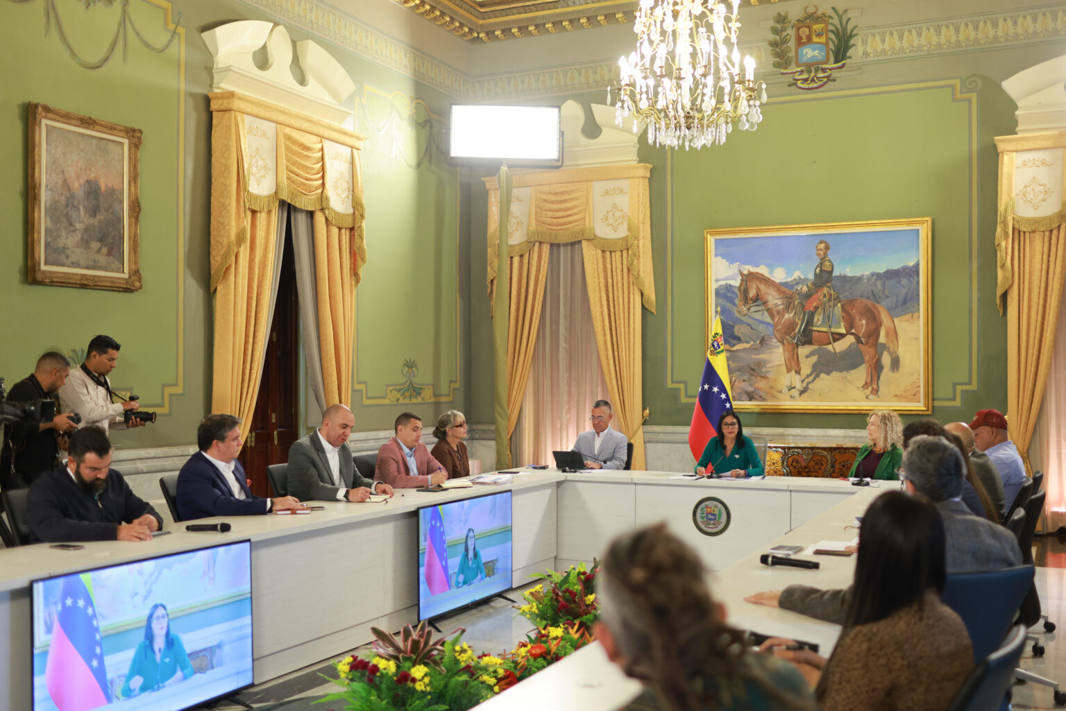 Delcy Rodríguez llama al 