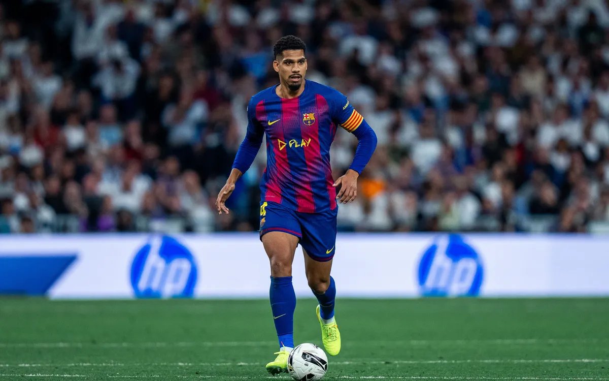 Ronald Araujo vuelve a la convocatoria del Barcelona: El uruguayo viaja a Arabia para la Supercopa