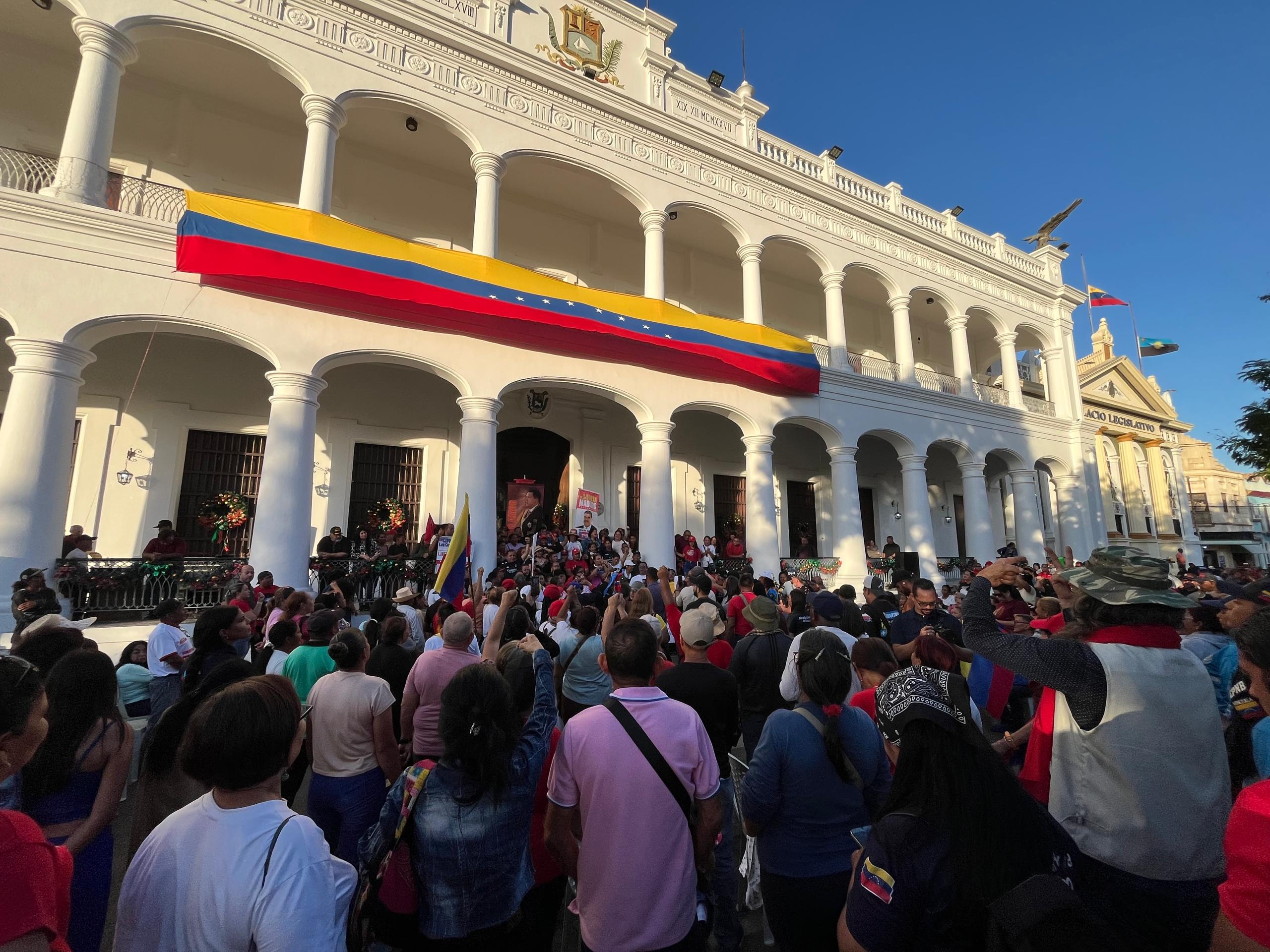 Realizan encuentro comunero en la Plaza Bolívar para exigir la liberación del presidente Nicolás Maduro y de la primera dama Cilia Flores