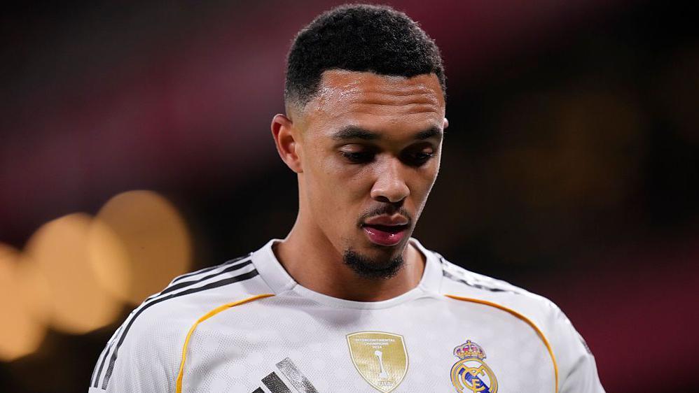The Mirror revela que Arbeloa ha descartado a Alexander-Arnold del Real Madrid