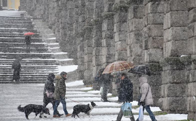 Tormenta Ingrid pone en alerta a España con olas de siete metros y frío extremo