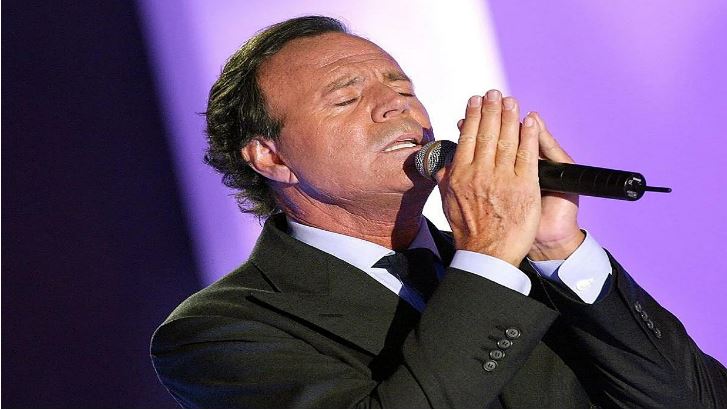 Mujeres que denunciaron a Julio Iglesias lamentan que Fiscalía de España archivara la investigación