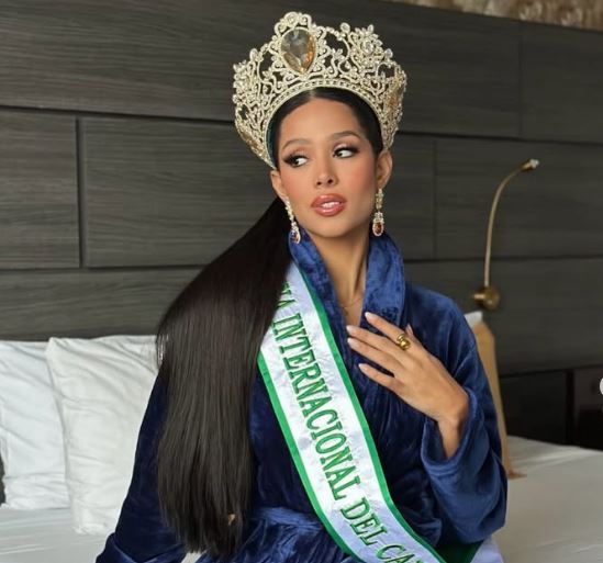 Derrochando elegancia: Leidy Di Mosquera llegó a Venezuela con la sexta corona del Reinado Internacional del Café