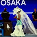 Alta costura en Australia: La tenista Naomi Osaka transforma la pista en una pasarela