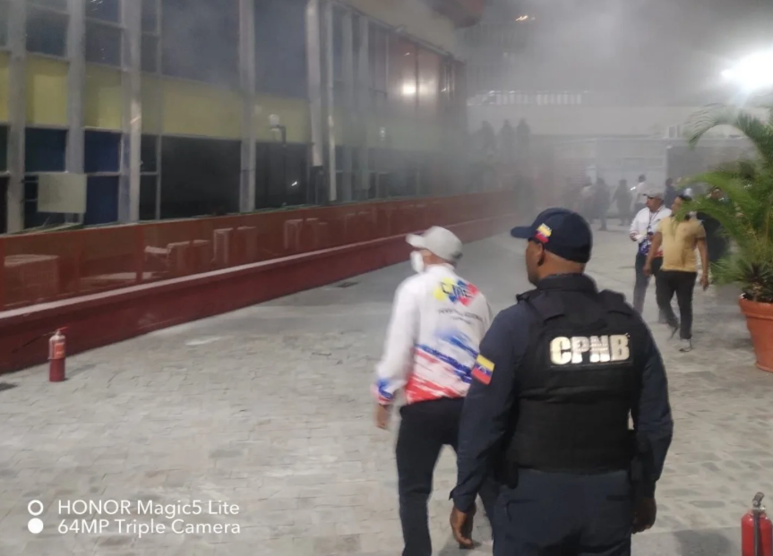 Incendio en la sede principal del CNE en Caracas