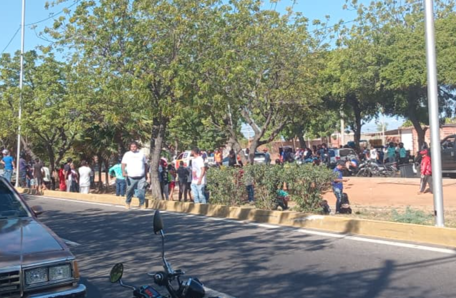 Pareja de motorizados muertos tras impactar contra un poste en la circunvalación 2, a la altura de Ciudad Lossada