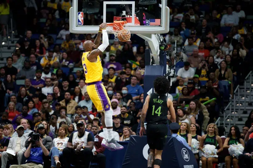LeBron y Doncic lideran triunfo de Lakers sobre Pelicans