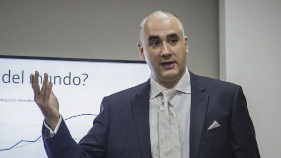 Economista Luis Oliveros prevé 