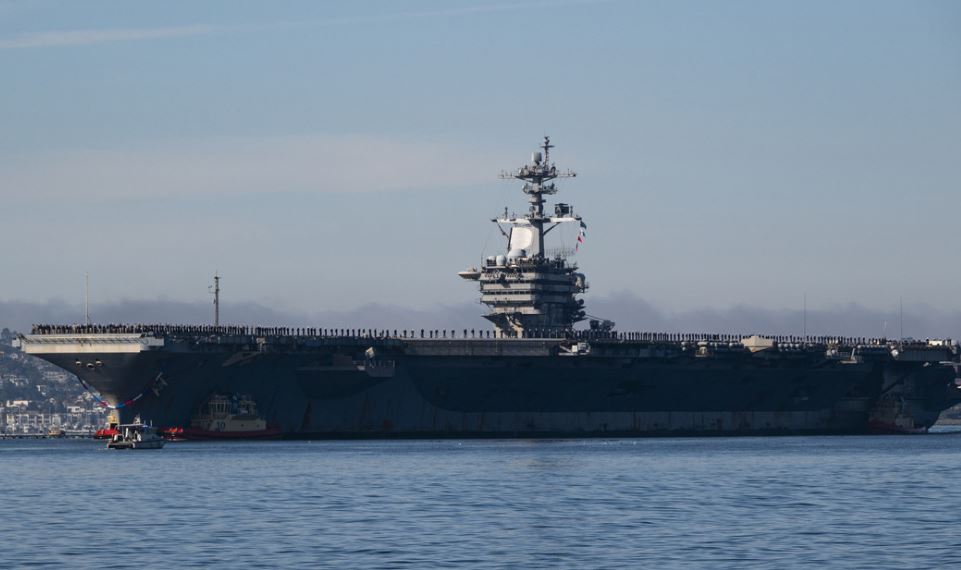 El portaviones USS Abraham Lincoln llegó a Oriente Medio y está cerca de Irán