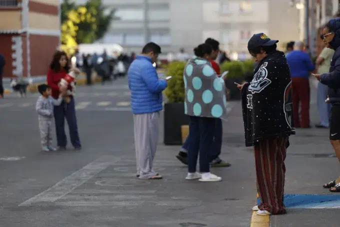 Fuerte sismo de magnitud 6.5 sacude Ciudad de México