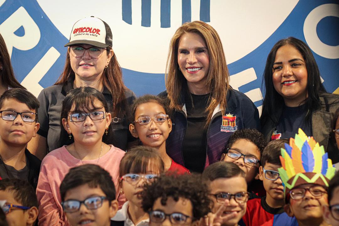 Más de 70 niños de las escuelas de gaita recibieron lentes del ‘Programa Santa Lucía’
