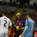 Ronaldinho y Guti reviven el encanto del clásico en un juego de leyendas