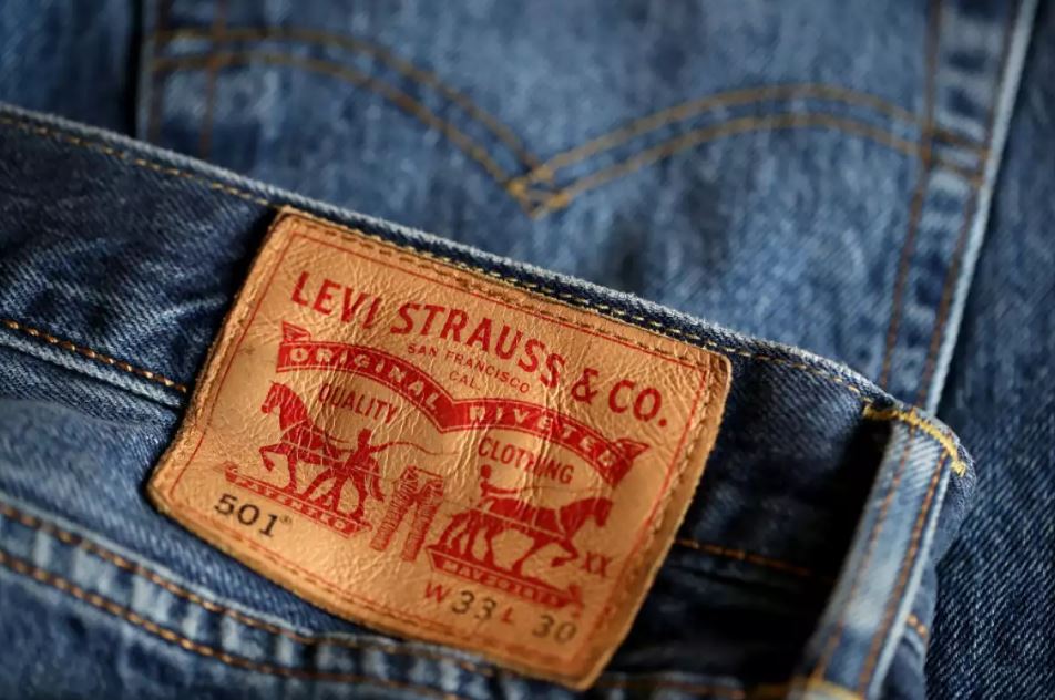 Por qué el CEO de Levi’s usa sus jeans durante mucho tiempo sin lavar y lo recomienda
