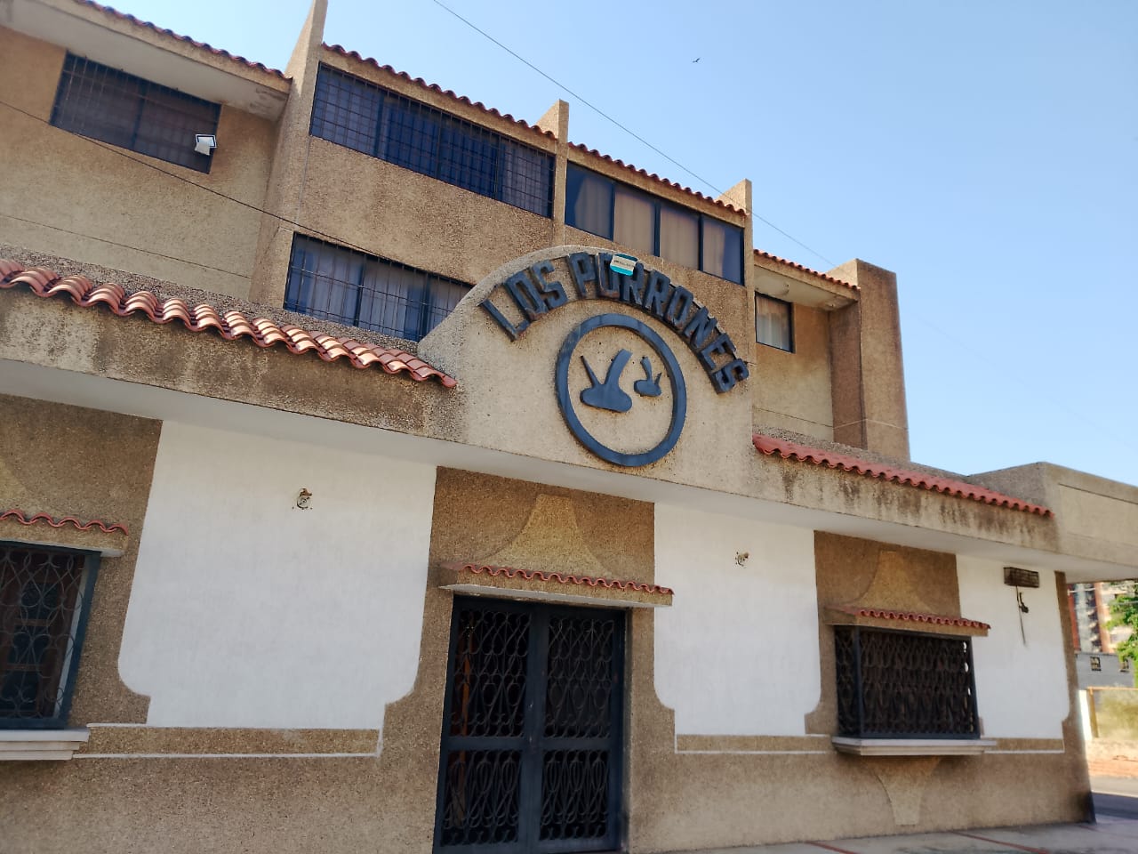 Los porrones, donde flotan los olores y el susurro de voces alegres en el recuerdo