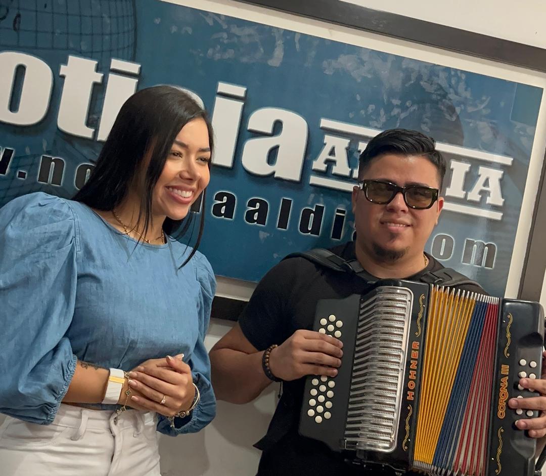 Ámbar García promociona su sencillo “Qué me hiciste tú”, escrito por Felipe Peláez