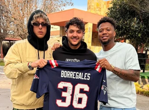 Ronald Acuña Jr. dice presente en el Super Bowl para apoyar a Andy Borregales: 