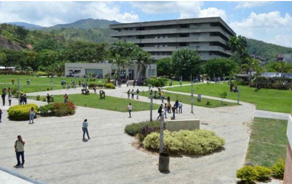 Estudiantes en la Universidad de Carabobo se unen en colecta para apoyar a profesor cuya esposa lucha contra el cáncer