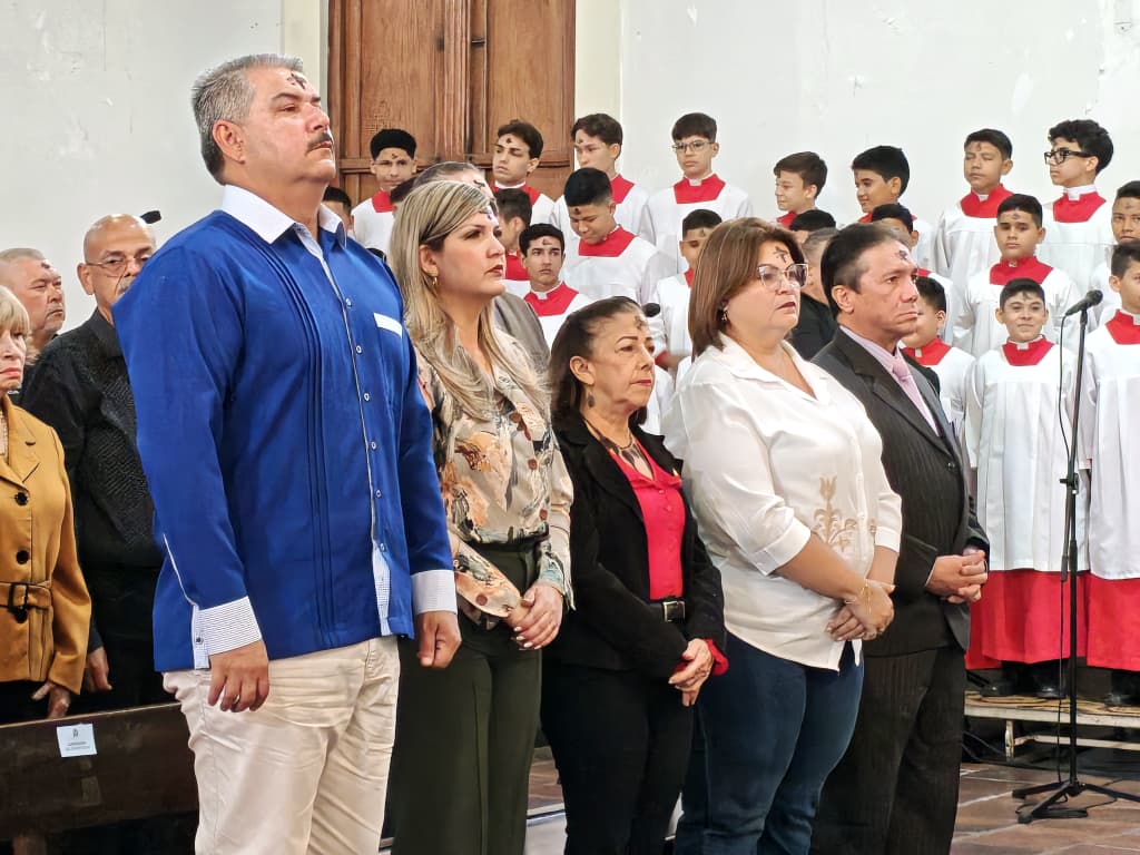 Autoridades regionales y municipales presentes en la celebración de la misa de Miércoles de Ceniza en la Catedral de Maracaibo