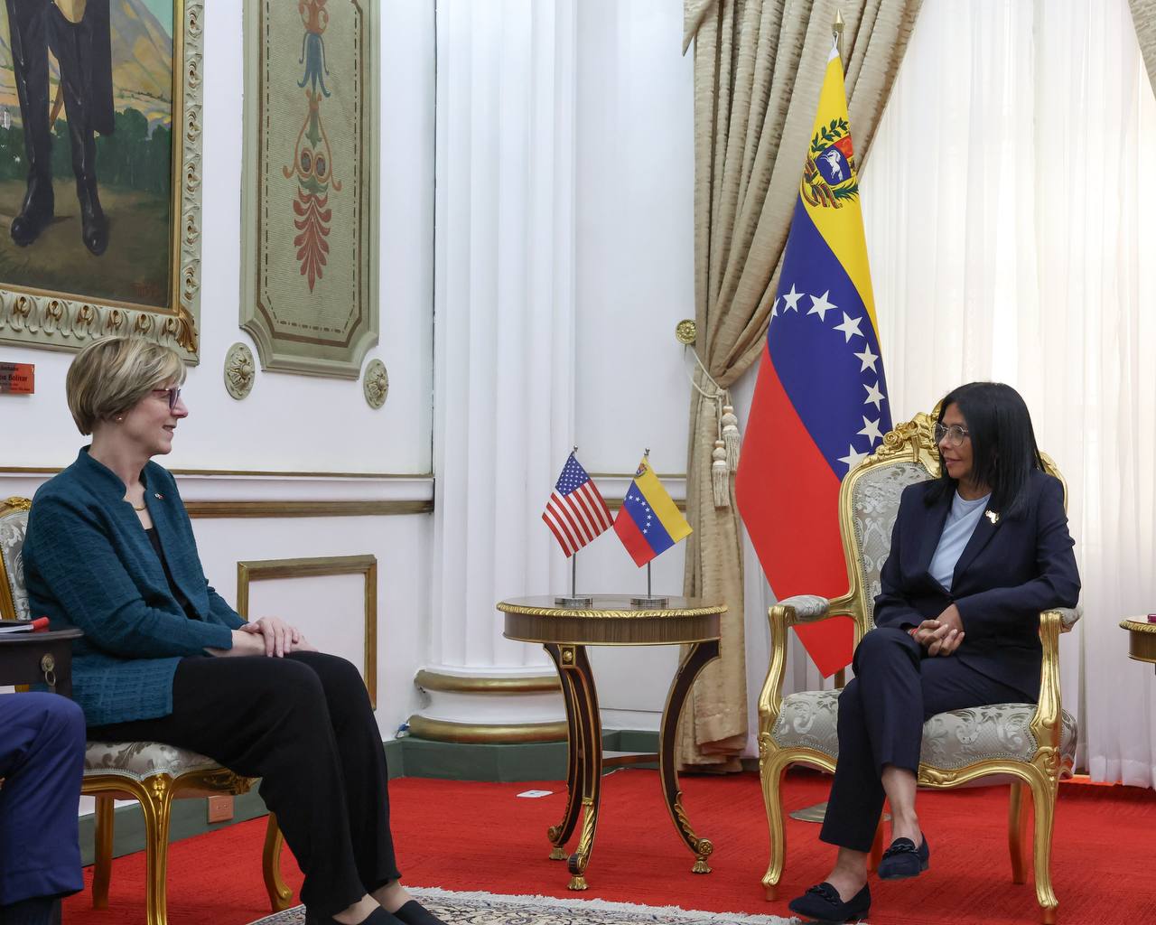 Presidenta (E) Delcy Rodríguez se reunió con la jefa de la Misión Diplomática de EEUU Laura Dogu