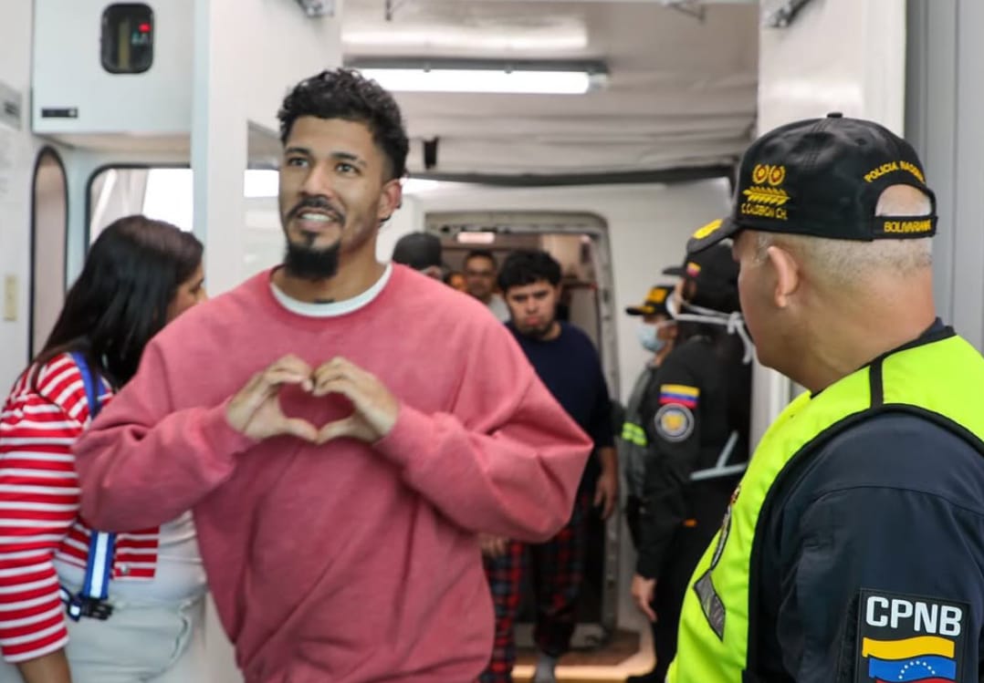 Aterrizó en Caracas vuelo proveniente de Miami con 120 venezolanos repatriados