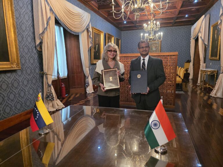 Venezuela e India firman acuerdo para facilitar importación de medicamentos a bajo costo