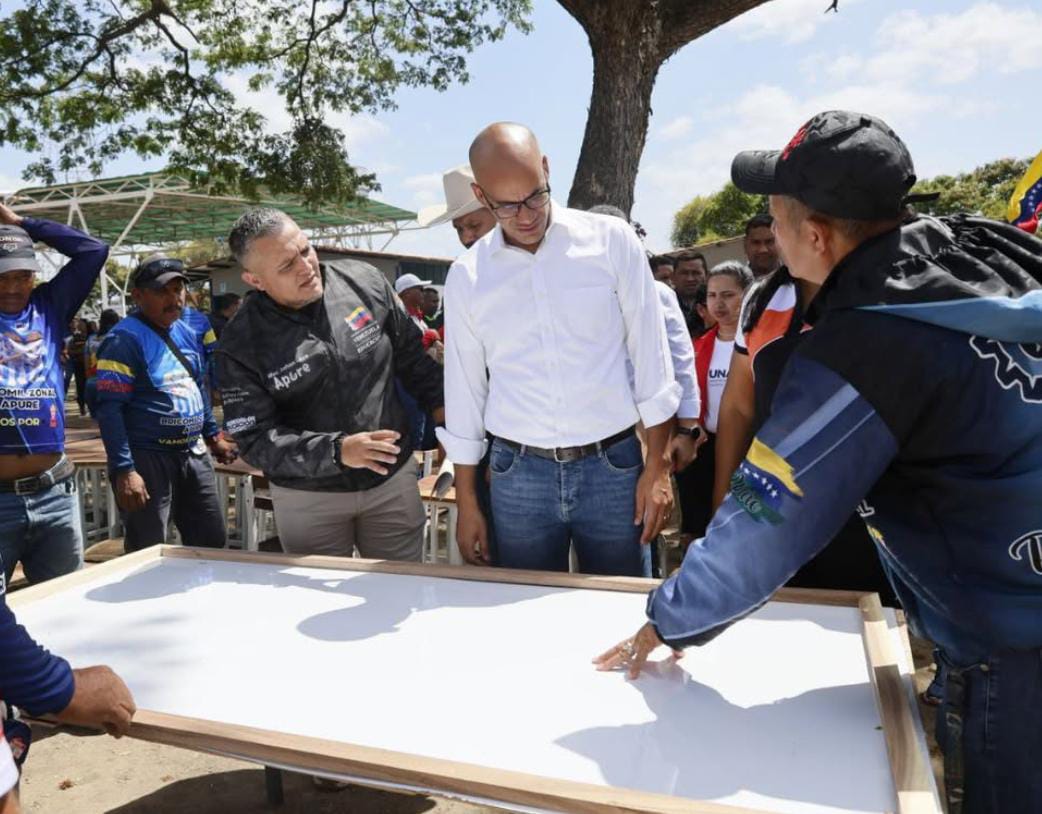 Ministro de Educación anunció proceso de revisión para 