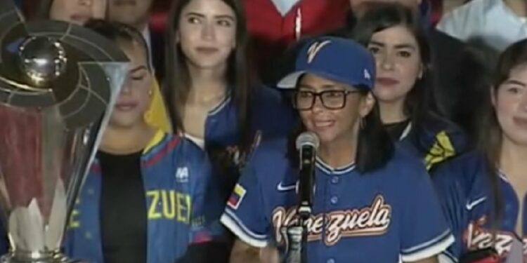 Presidenta (e) Delcy Rodríguez recibe el trofeo del Clásico Mundial de Béisbol y anuncia creación del 