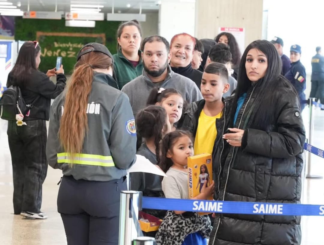 Arriban al país 144 venezolanos repatriados de EEUU