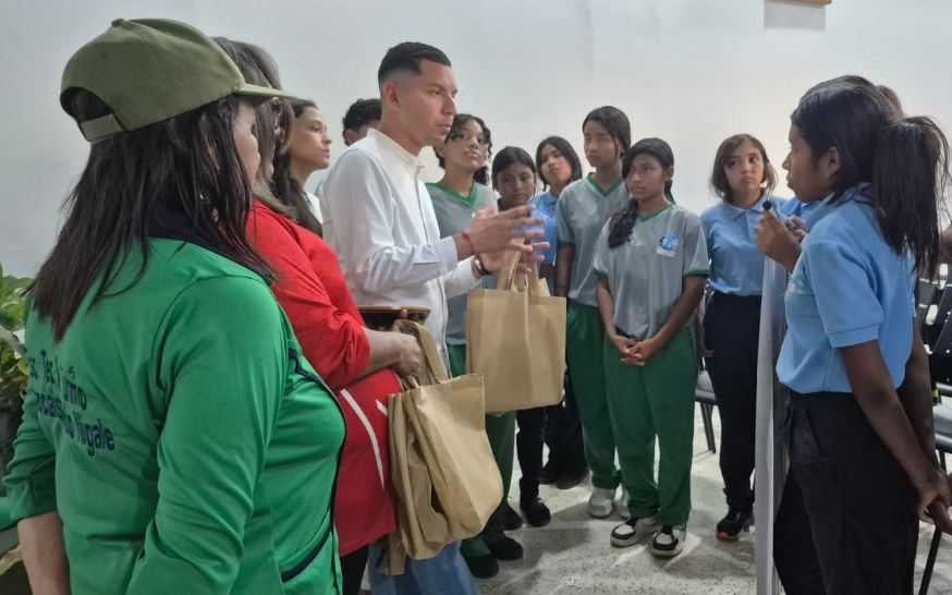 Gobernación del Zulia impulsa la conciencia ecológica con el programa “Un estudiante, un árbol”